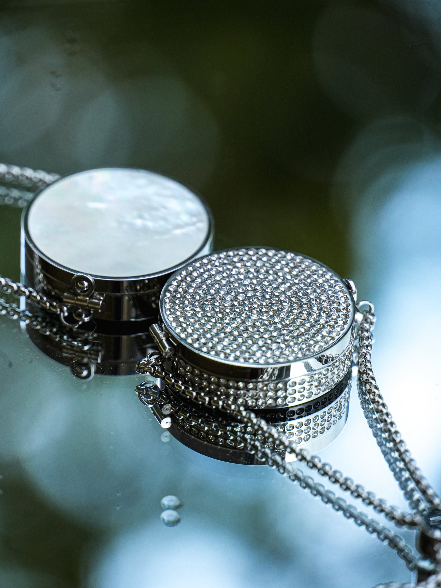 Brățară cu balsam de buze DELREYNA CRYSTAL SILVER