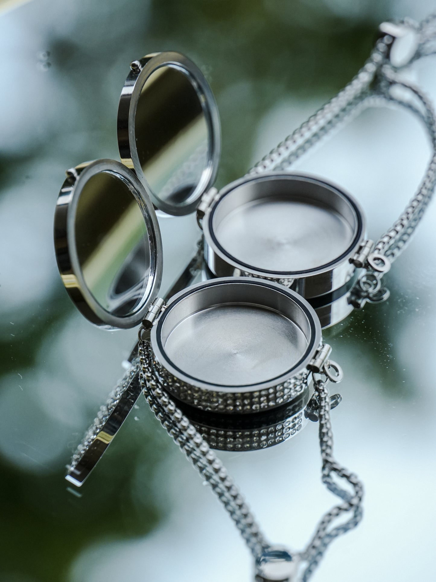 Brățară cu balsam de buze DELREYNA CRYSTAL SILVER