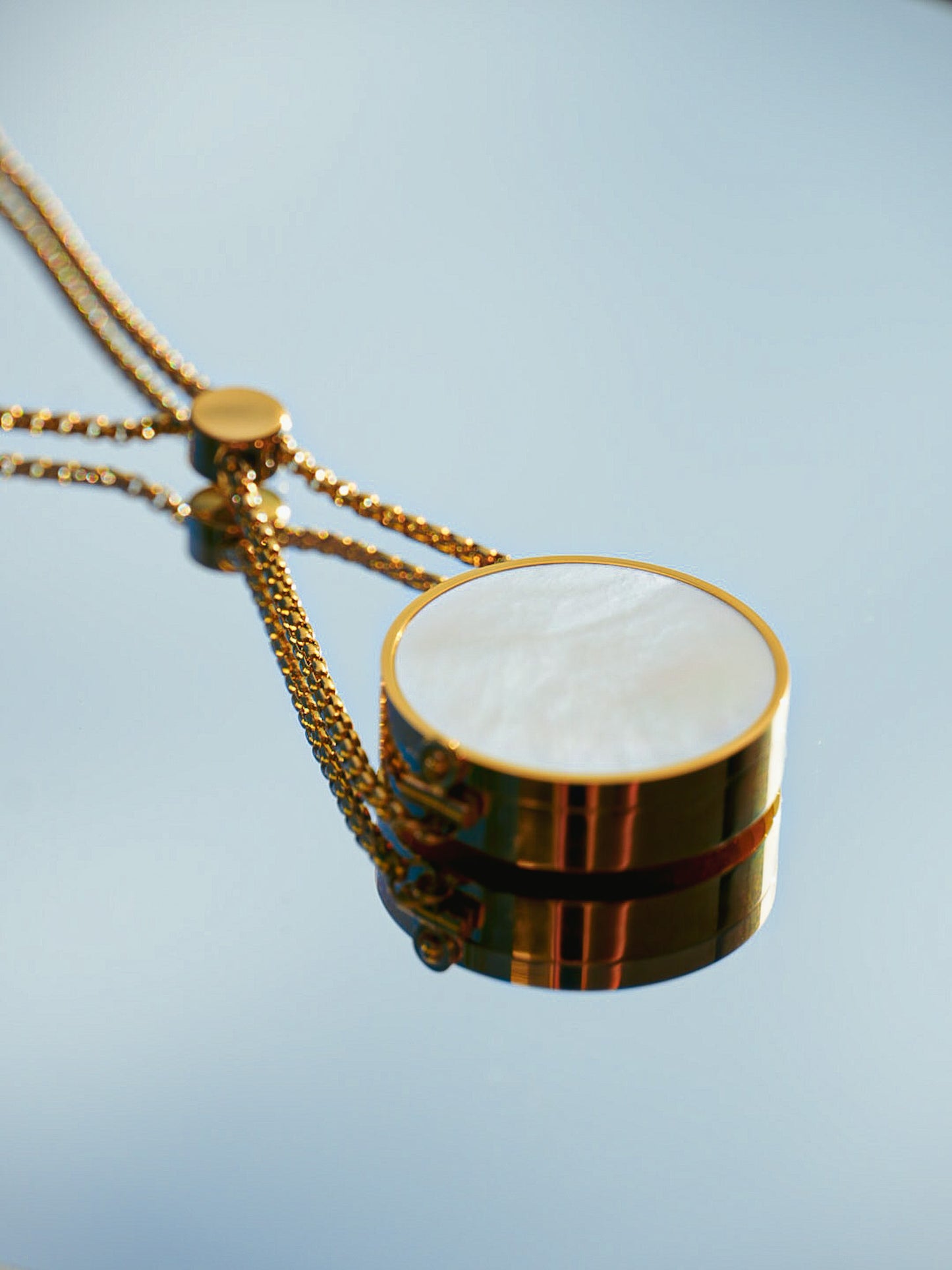 Brățară cu balsam de buze DELREYNA PEARL GOLD