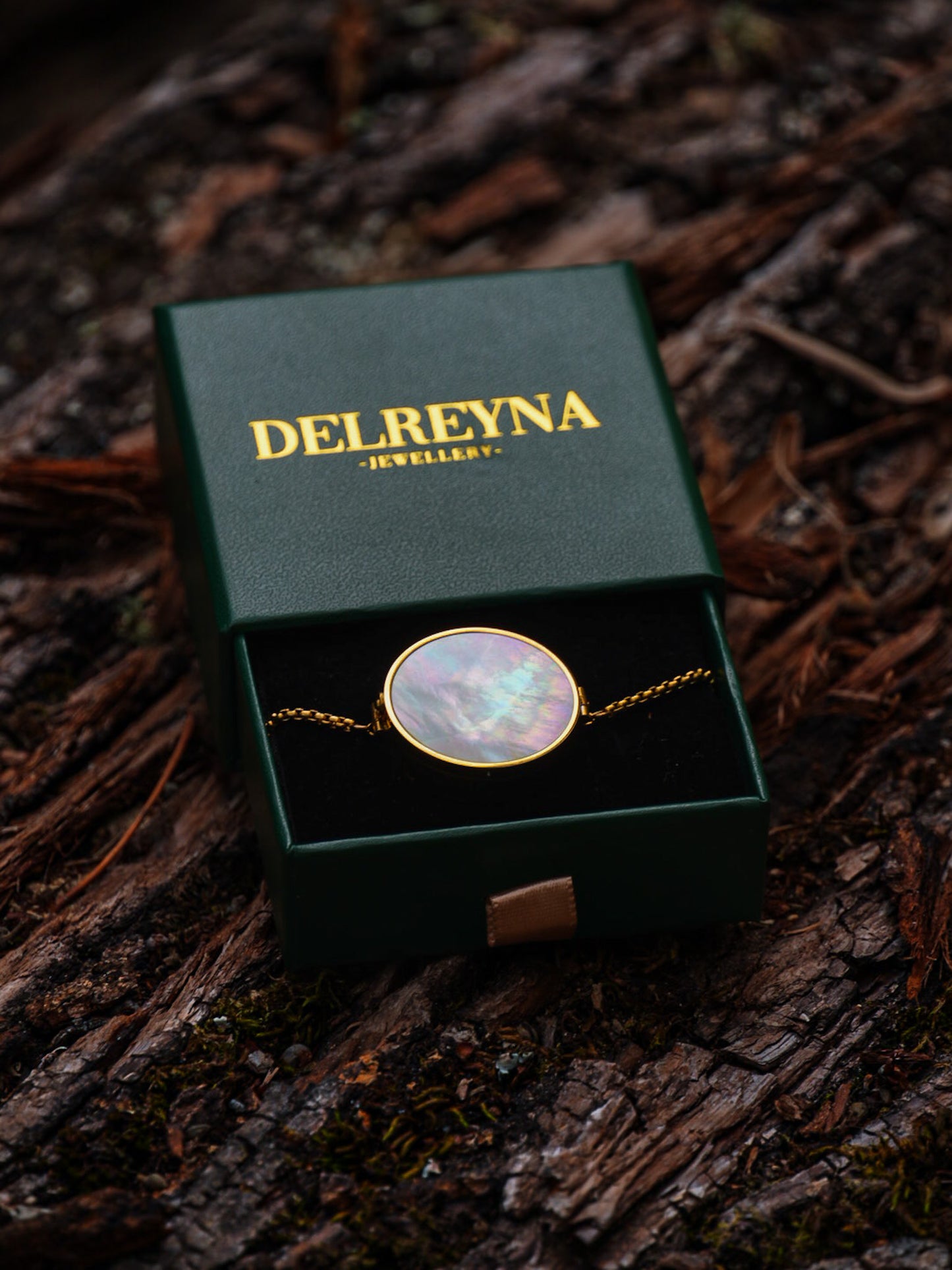 Brățară cu balsam de buze DELREYNA PEARL GOLD