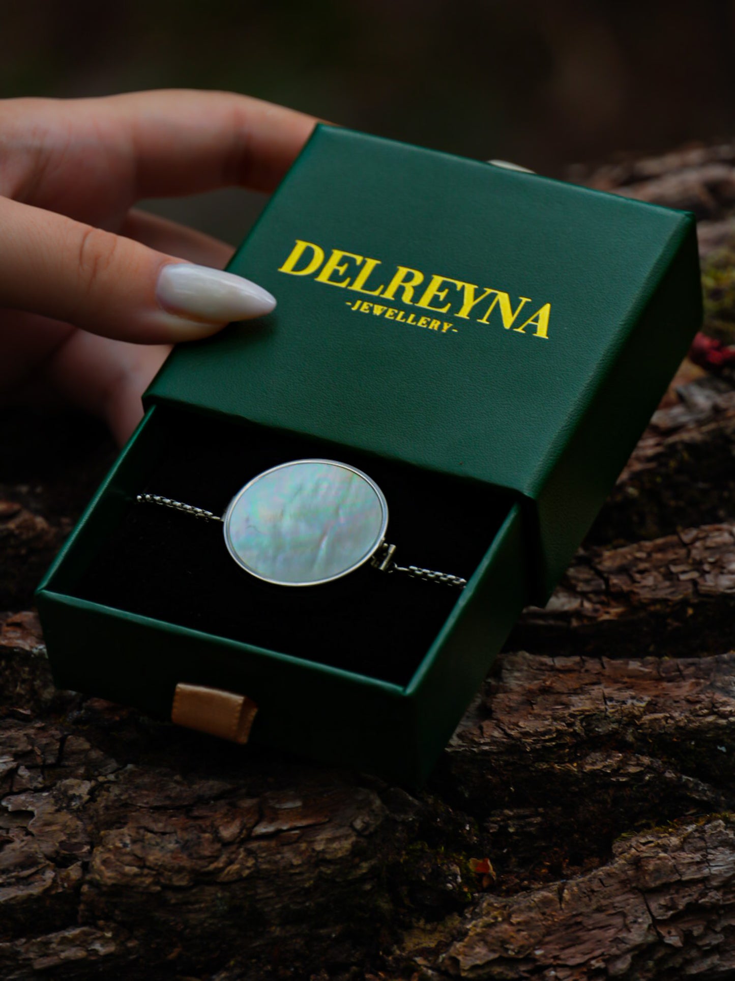 Brățară cu balsam de buze DELREYNA PEARL SILVER